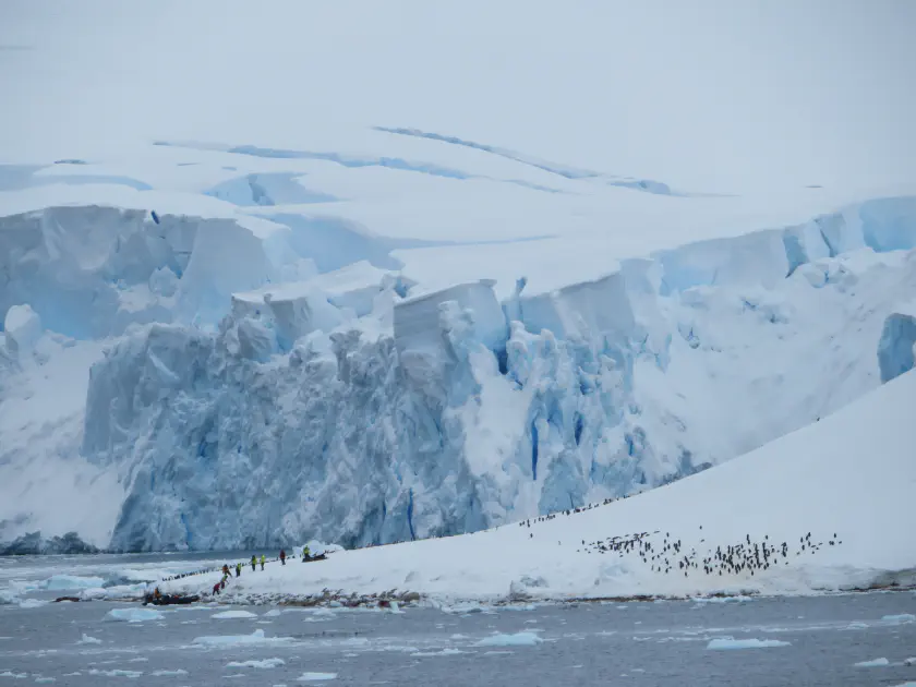 Antarctica Scenery © croisiere-voyage.ca Antarctica Scenery